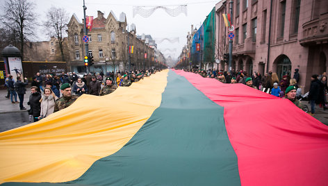 Šventinė eisena su Lietuvos trispalve Gedimino prospektu