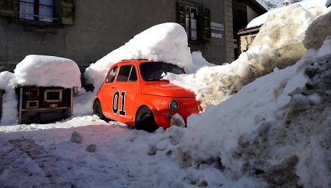 Apsnigtas automobilis: Skaitytojo Egidijaus D. nuotr.