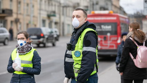 Srautų koordinavimas ir dezinfekcija vie&scaron;ojo transporto stotelėse