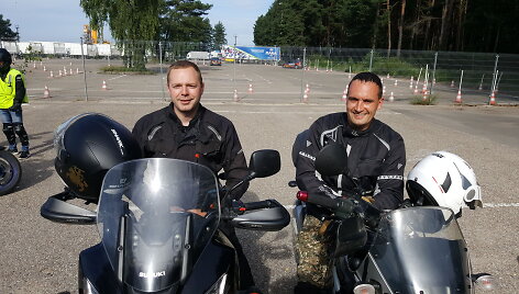  &bdquo;Mototurizmo ralio&ldquo; daugkartiniai dalyviai, &scaron;ių metų renginio ambasadoriai &ndash; Mindaugas Kazlauskas ir Henrikas Pupelis.