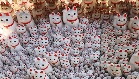 Keista vieta Japonijoje – šventykla, kurioje stebina gausybė kačių statulėlių