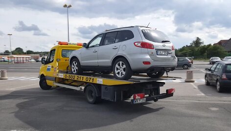varsuvoje-sugedes-hyundai-santa-fe
