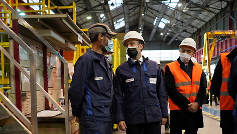 Emmanuelis Macronas atominėje elektrinėje