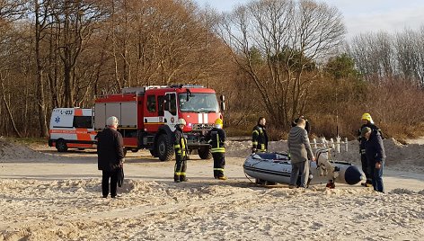 Baltijos jūroje ties Karkle iš valties iškrito žvejys