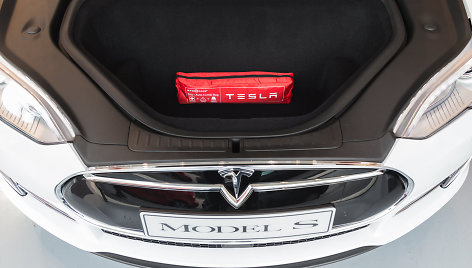 „Tesla Model S 90D“ priekinė bagažinė