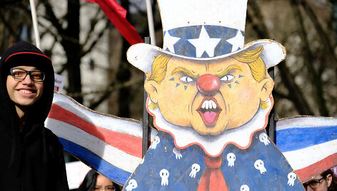 Demokratų rinkėjai JAV pamėgo skleisti sąmokslo teorijas apie D.Trumpą