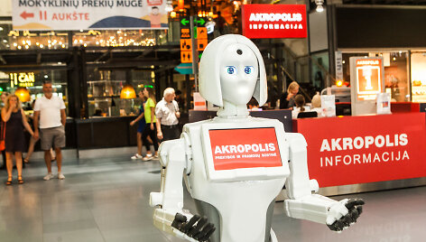Konsultante dirbanti robotė humanoidė Kiki