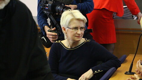 Neringa Venckienė atvyko į Panevėžio apygardos teismą