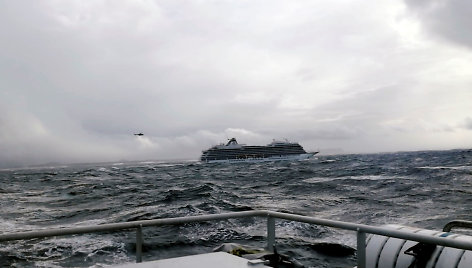 Prie Norvegijos krantų evakuojamas kruizinis laivas