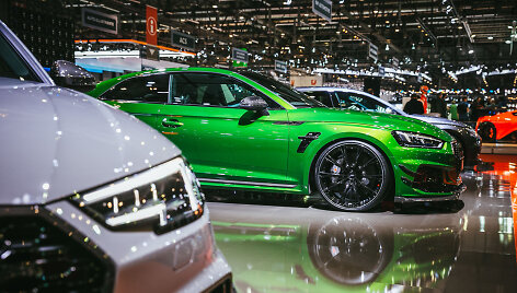 Modifikuotų automobilių gamintojai parodė, kur gali i&scaron;laidauti norintys i&scaron;siskirti i&scaron; minios