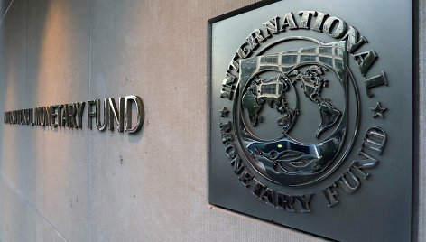 IMF logotipas matomas prie būstinės Vašingtone. / Yuri Gripas / REUTERS