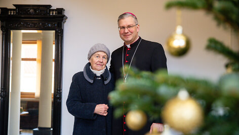 Arkivyskupas Kęstutis Kėvalas su mama Irena