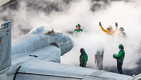 F/A-18E &bdquo;Super Hornet&ldquo; naikintuvas lėktuvne&scaron;yje &bdquo;USS Harry S. Truman&ldquo;