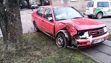 Avarija &Scaron;ilutės mieste: per plauką i&scaron;vengta tragedijos