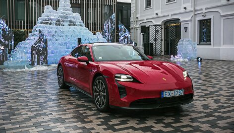 Vilniuje pristatyti elektromobilis &bdquo;Porsche Taycan&ldquo;