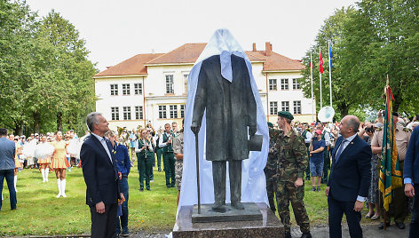 Ukmergės rajone rugpjūtį atidengtas paminklas A.Smetonai.