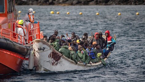 Migrantų laivelis / ANTONIO SEMPERE / AFP