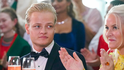 Norvegijos princesė Mette-Marit ir jos sūnus Marius Borgas Hoiby / LISE ASERUD / AFP