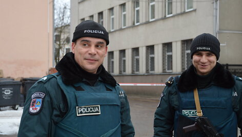 Patruliai Ruslanas Popovas ir jo kolega Artūras Druktenis