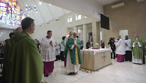 Popiežius Pranci&scaron;kus aukojo mi&scaron;ias Baku.