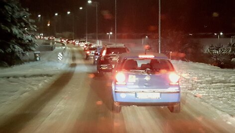 Antradienio ryto spūstis Karolini&scaron;kių mi&scaron;ko kelyje