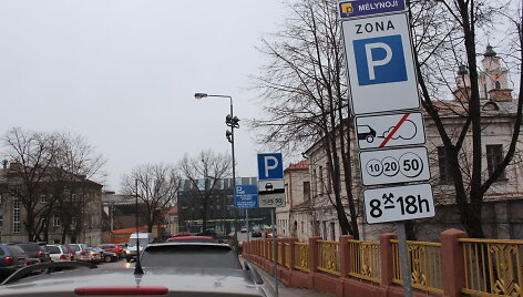 Mokamas automobilių statymas Kauno Rotu&scaron;ės aik&scaron;tėje