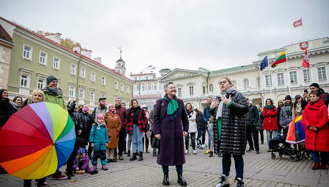 Dovilė Filmanavičiūtė, Rasa Račienė