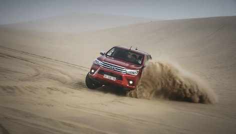 Aštuntos kartos „Toyota Hilux“ bandymai Namibijoje