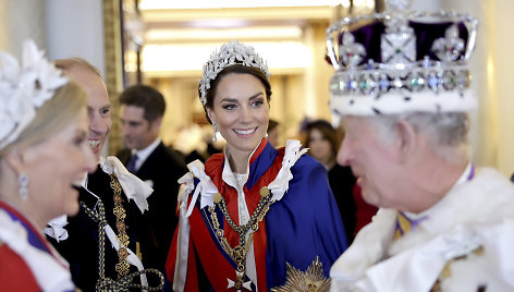 Sveikindami Velso princesę gimtadienio proga, Bakingamo rūmai pasidalijo nematytu kadru iš Charleso III karūnacijos. Regis, be žodžių aišku, kas čia mylimiausia marti