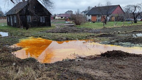 &Scaron;iaulių įmonėje, kaip įtariama, i&scaron;siliejo tona aliejaus
