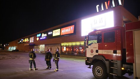 Evakuotas prekybos centras &bdquo;Savas&ldquo;