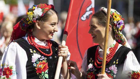 Vilniaus gatvėmis žygiavo tūkstančiai Pasaulio lenkų dienos dalyvių