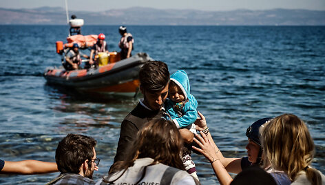 Jūroje gelbėjami migrantai