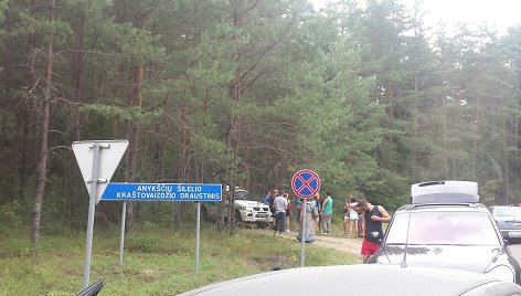 Palikti mašinas vėliau atvažiavusiems teko ne aikštelėje – ji buvo sausakimša