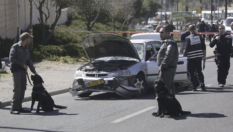 Jeruzalėje automobilis įsirėžė į pėsčiuosius.