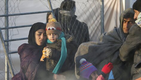 &Scaron;imtai migrantų įstrigo Graikijoje dėl Makedonijos teritorijoje pastatytos sienos