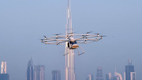 Dubajuje išbandytas pirmasis autonominis skraidantis taksi „Volocopter“