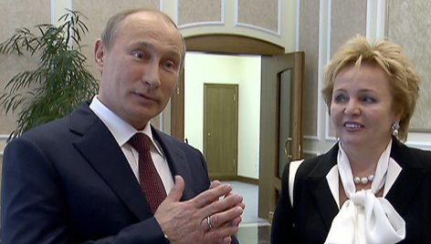 Užsienio žiniasklaida: V.Putinas bandė iš biografijos išbraukti savo buvusią žmoną