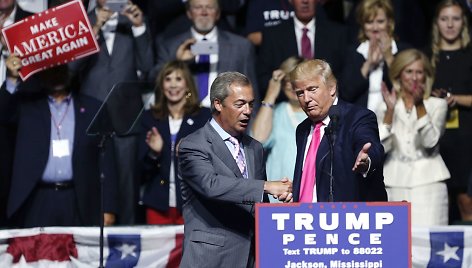 Nigelas Farage'as dalyvavo respublikonų kandidato į JAV prezidentus Donaldo Trumpo kampanijos renginyje Misisipės valstijoje