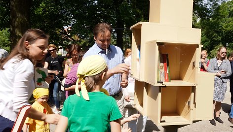 Bernardinų sode atidaryta lauko bibliotekėlė