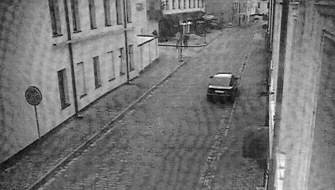 I&scaron; &scaron;ios nuotraukos policija nusprendė, kad neįgaliojo ženklo ant lango nebuvo
