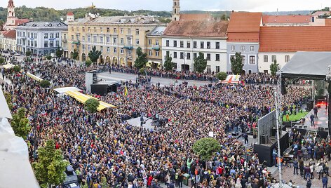 Lietuva audringai sutiko sidabrinę krep&scaron;inio rinktinę