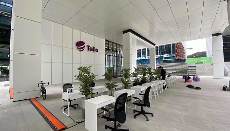 Naujasis „Telia“ darbo erdvės išplėtimas leidžia dirbti gryname ore su visais biuro patogumais