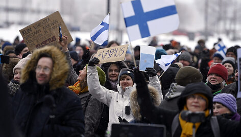 Protestas prie&scaron; koronavirusinius apribojimus Helsinkyje