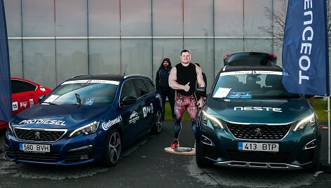 &bdquo;Lietuvos metų automobilio 2018&ldquo; dalyviai vie&scaron;ėjo Kaune, prie &bdquo;Megos&ldquo;