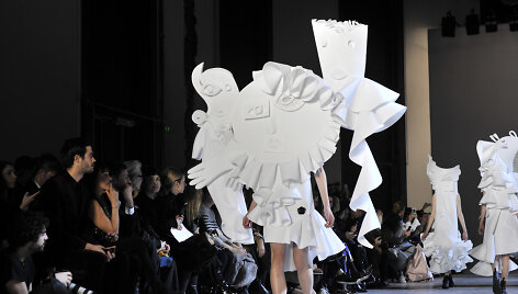 &bdquo;Viktor & Rolf&ldquo; 2016 m. pavasario-vasaros auk&scaron;tosios mados kolekcija