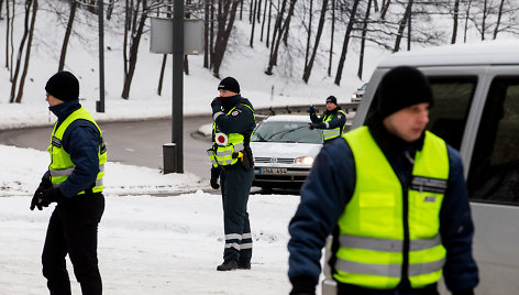 Policijos pareigūnai tikrino, ar kauniečiai pasiruošę žiemai