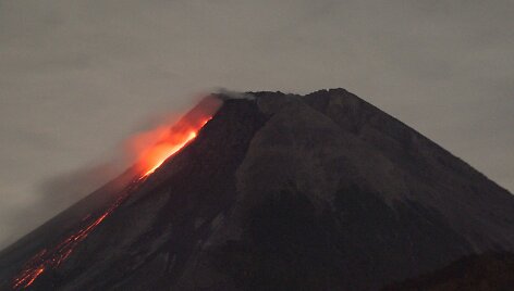 Indonezijoje i&scaron;siveržė Merapio ugnikalnis