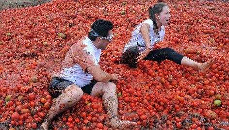 Kasmentinė „La tomatinos“ šventė Kolumbijoje