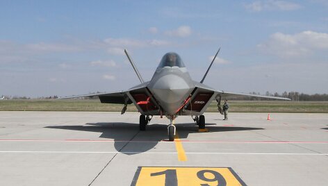 Lietuvos kariniame aerodrome - JAV naikintuvai &bdquo;F-22 Raptor&ldquo;
